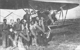 Парашютная секция Ковровского аэроклуба перед прыжками. 1936 г.