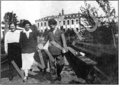 В парке им. Ленина (в настоящее время парк экскаваторостроителей). 1937г.